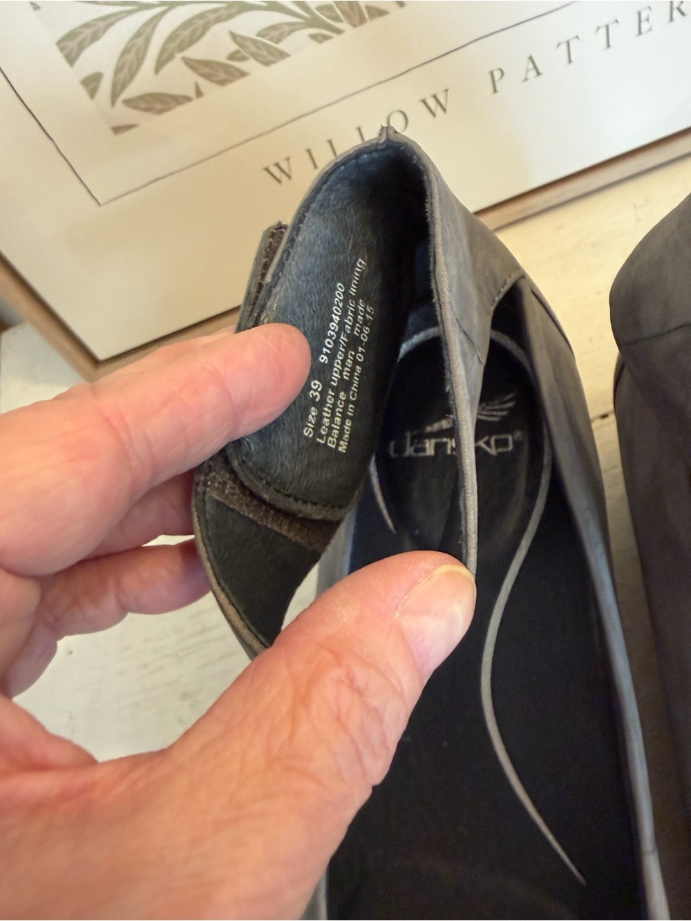 Dansko Lulu grey nubuc ankle strap shoes sz 39. Like new - Picture 2 of 5